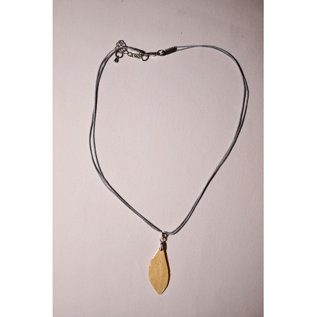 Collier 45 cm - Feuille jaune 4 cm Collier 45 cm - Feuille jaune 4 cm