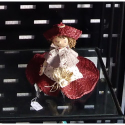 poupée "élégante" coloris bordeaux tablier à pois hauteur 15 cm