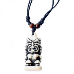 Collier polynésien avec pendentif Tiki blanc
