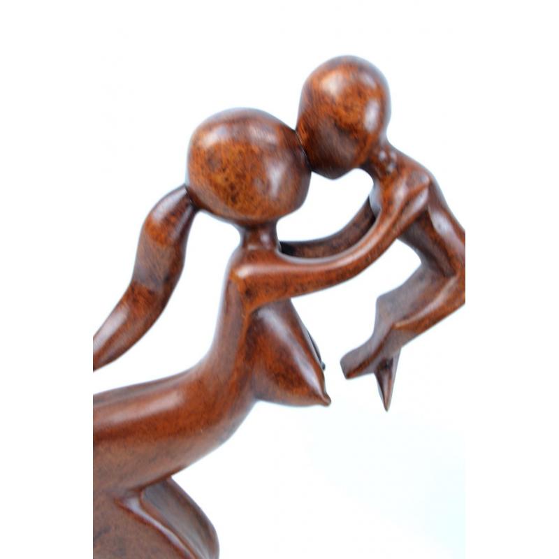 Statuette abstraite Maman et Bébé en bois massif sculpté main.