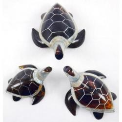 Trio de statuettes tortues en nacre et coquillage
