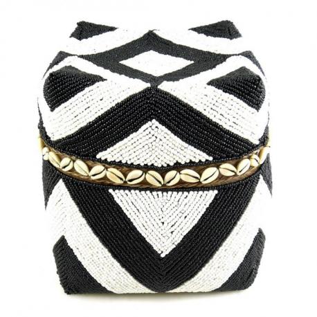 Grande boîte à offrandes de Bali en bambou, coquillages et  perles noires et blanches 28cm