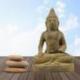 Statue de Bouddha Bhumisparsha Assis en Pierre 30cm