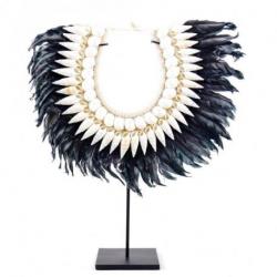 Collier décoratif Bohème en plumes noires et coquillages 40cm et son socle