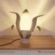 Lampe Fleur Blanche en Feuilles de Cocotier & Acajou 30cm| À équiper